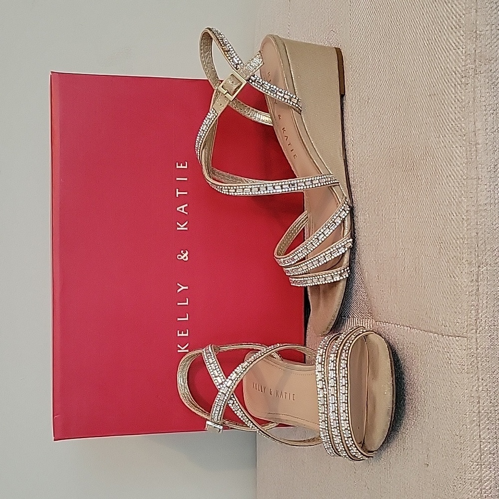 Kelly & Katie wedges size 6